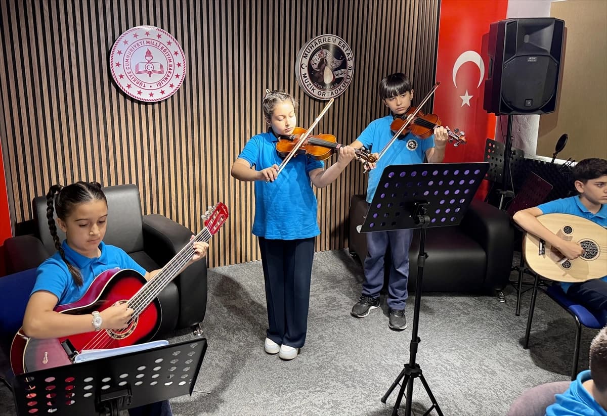Genç sanatçılar "Bozkırın Tezenesi"nin ışığında bozlak kültürünü yaşatıyor