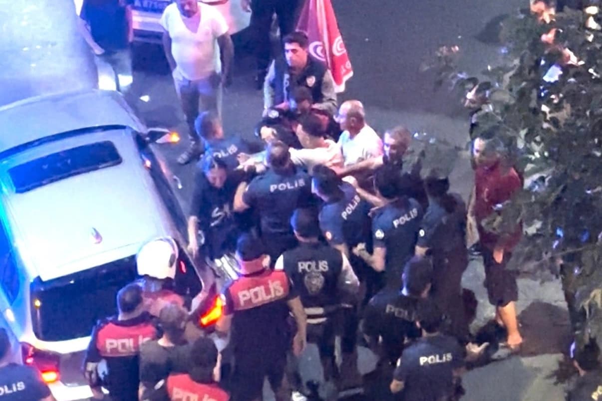 Kağıthane'de taciz iddiası sonrası kavga çıktı: Şüpheliler gözaltına alındı