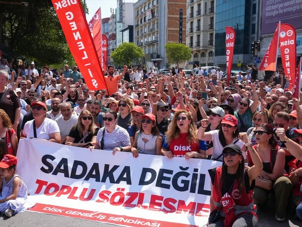 İzmir'de belediye işçilerinin grevi 6. gününde devam ediyor