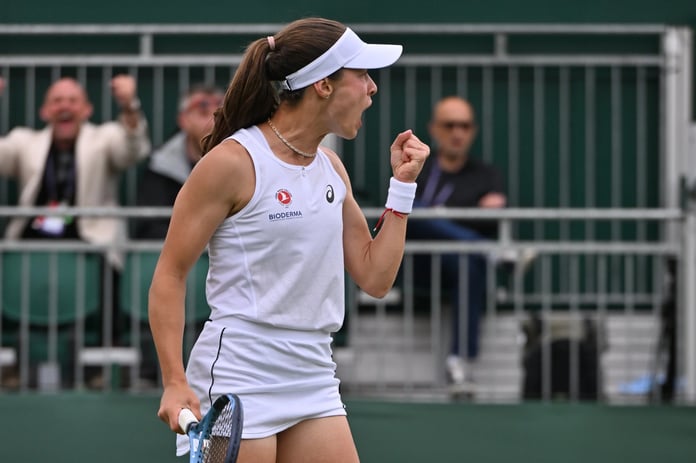 Varşova'da Zeynep Sönmez rüzgarı: Milli raket, rakibini set vermeden geçti ve son 16'ya adını yazdırdı