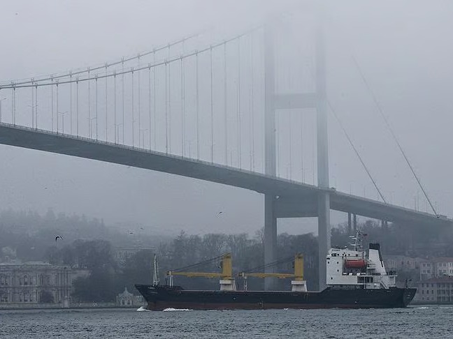 İstanbul Boğazı'nda kargo gemisi arızası: Gemi trafiği tekrar açıldı