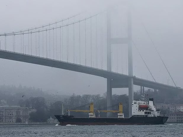 İstanbul Boğazı'nda kargo gemisi arızası: Gemi trafiği tekrar açıldı