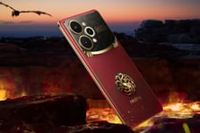 Realme 15 Pro Game of Thrones Edition renk değiştiren arka yüzeyiyle tanıtıldı