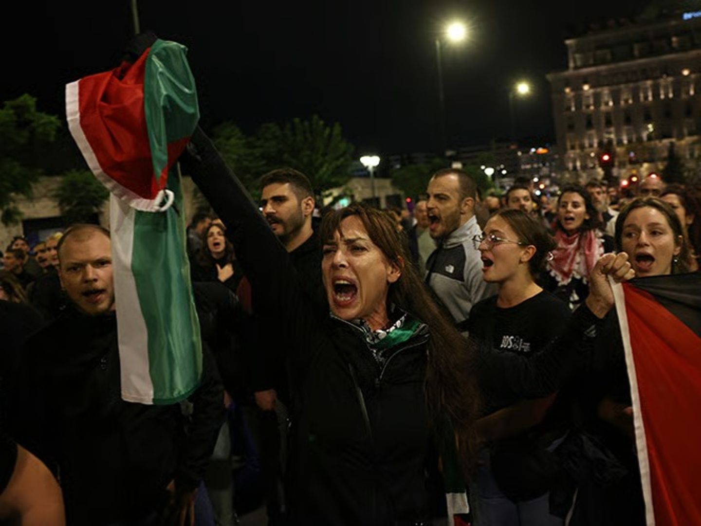 İsrail'in saldırdığı Sumud Filosu'na destek için binlerce kişi sokaklara akın etti