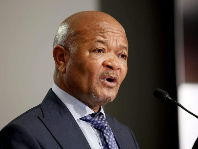 Güney Afrika'da çeteler devlete sızdı: Polis Bakanı görevden alındı