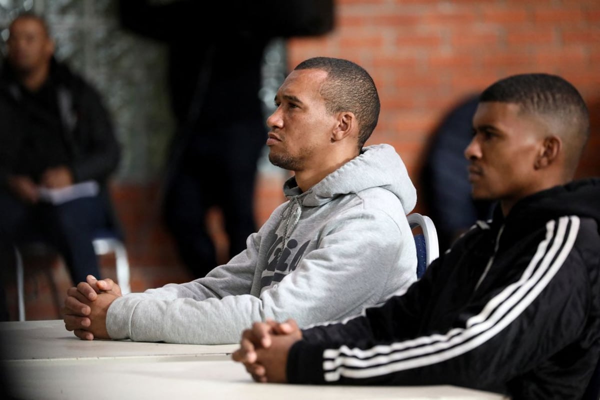 Küçük kızı satın aldığı tespit edilen iki erkek sanık ömür boyu hapse mahkum oldu - CNN International