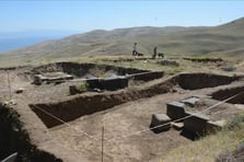 2 bin 700 Yıllık Urartu Kalesi'nde 49 tane fil ayağı bulundu