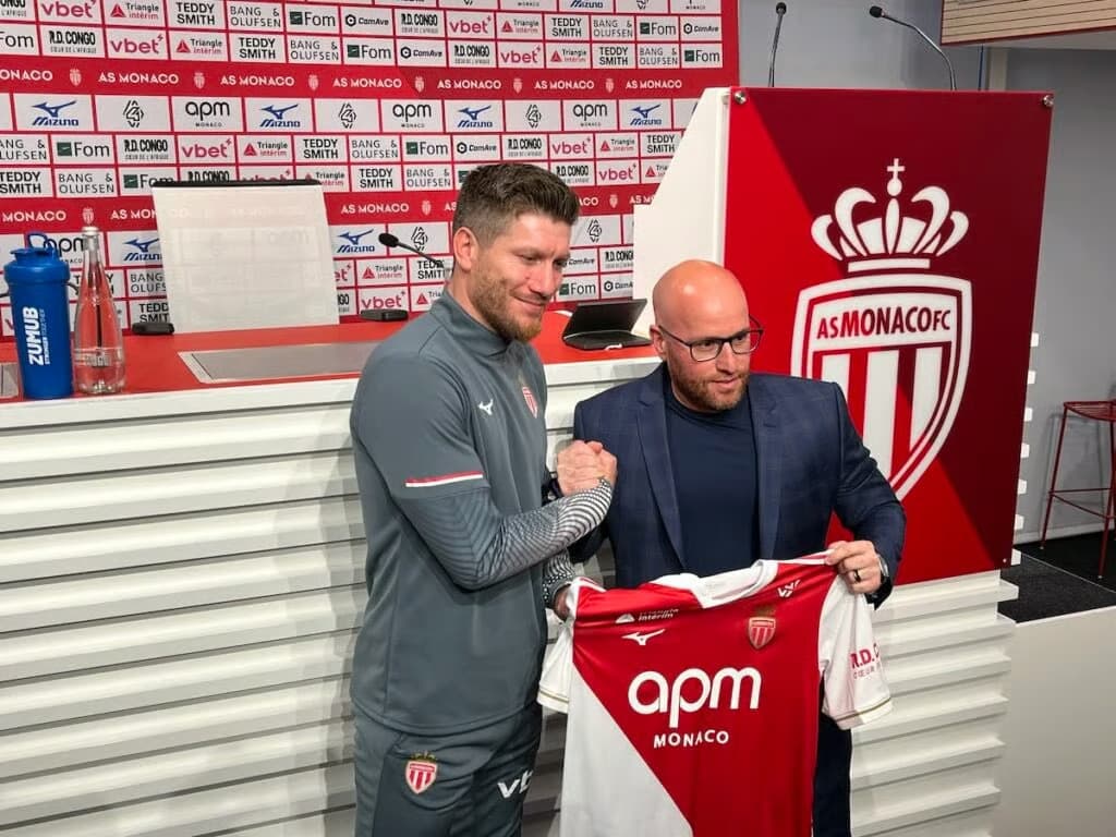 Monaco'da diplomasız hocaya servet ödeniyor