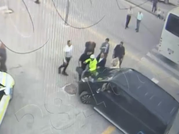 CHP'li Beker hakkında soruşturma başlatıldı: Şoförü polisin üstüne sordu iddiası