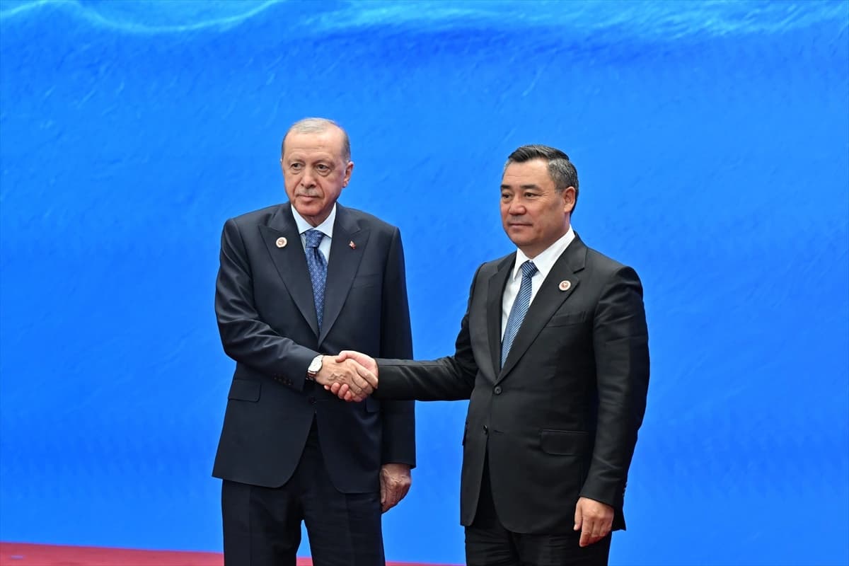 ŞİÖ Zirvesi'nde Cumhurbaşkanı Erdoğan'ı Caparov karşıladı