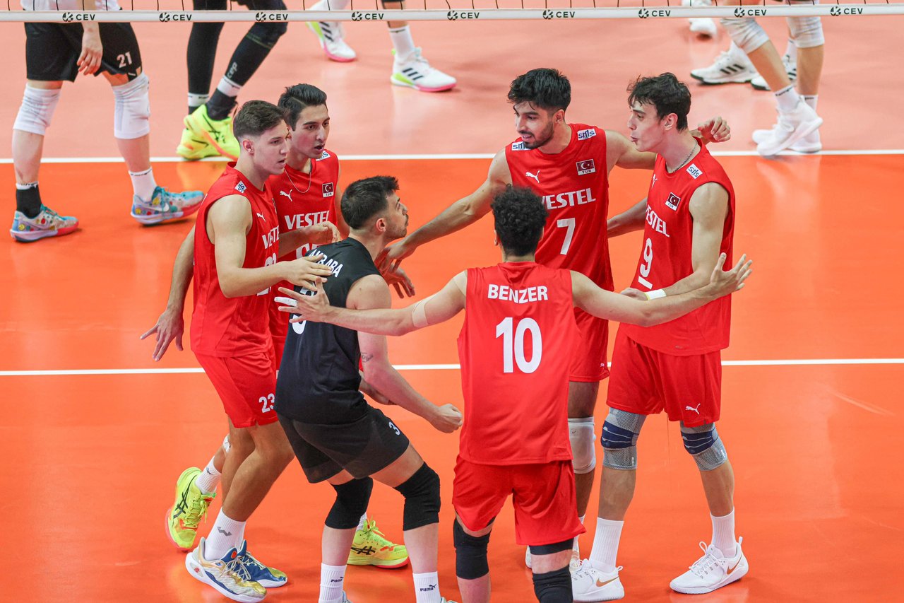 22 Yaş Altı Erkek Milli Voleybol Takımı'ndan net başlangıç