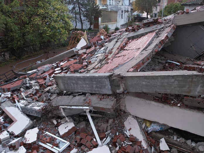 Balıkesir Sındırgı'da 6,1 büyüklüğünde deprem: Can kaybı yok, 