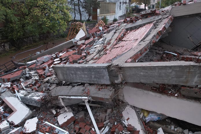 Balıkesir Sındırgı'da 6,1 büyüklüğünde deprem: Can kaybı yok, 