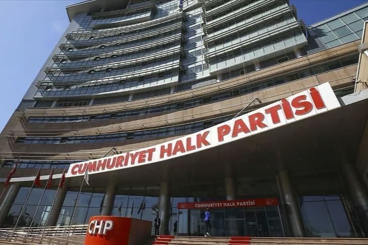 CHP İstanbul İl Başkanlığından 7 ilçe yönetimine görevden alma kararı