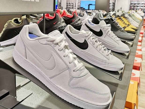 Nike’tan Trump’a: Ayakkabı stokları tükenmek üzere