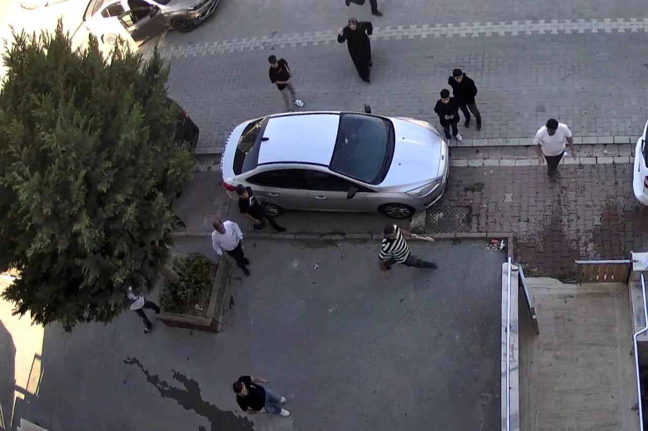 Komşular arasında taşlı kavga