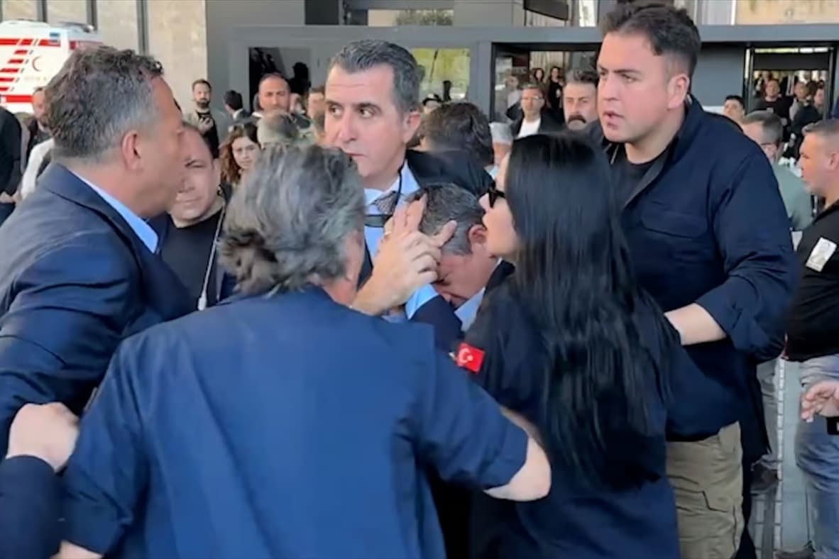 CHP Genel Başkanı Özgür Özel saldırıya uğradı