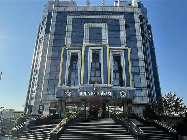 Buca Belediyesi'ne rüşvet operasyonu: İmar ve ruhsat müdürleri dahil 25 gözaltı