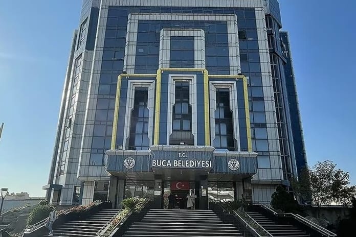 Buca Belediyesi'ne rüşvet operasyonu: İmar ve ruhsat müdürleri dahil 25 gözaltı