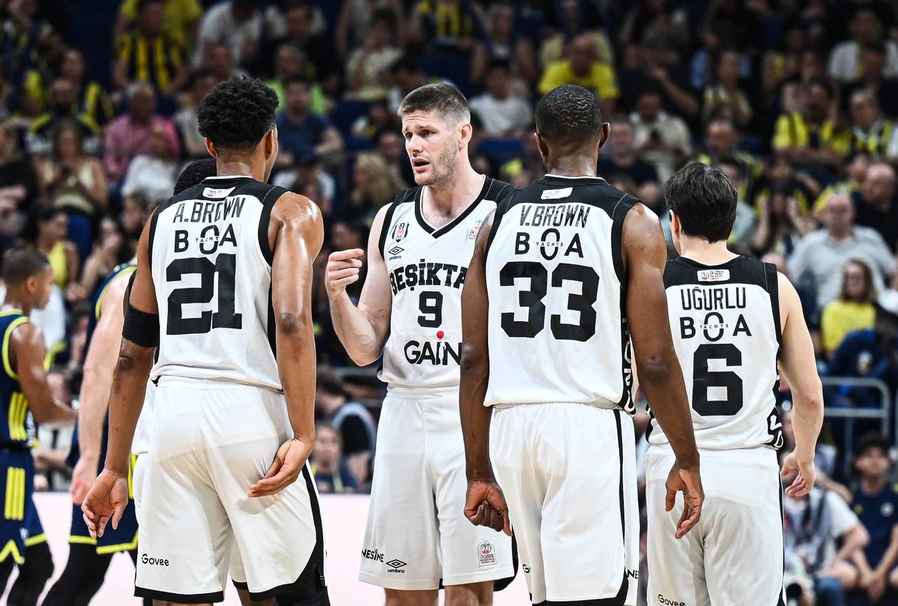 Beşiktaş mücadelesini sürdürüyor