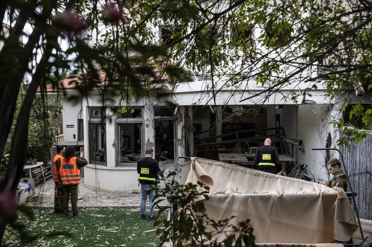 İran’ın İsrail’e yönelik misilleme saldırısında Tel Aviv yakınlarında hasar oluştu