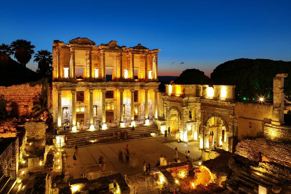 Efes Antik Kenti gece müzeciliği başladı