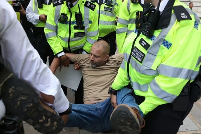 Londra'da Palestine Action'a destek eyleminde 890 gözaltı