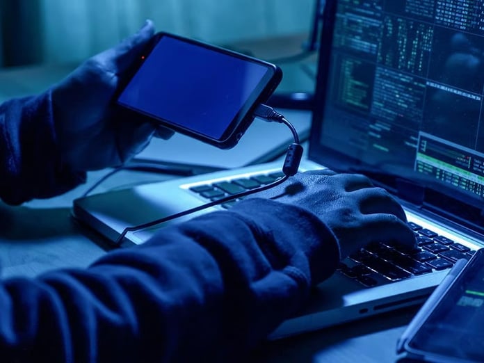 Sahte baz istasyonuyla dolandırıcılık yapan çete çökertildi