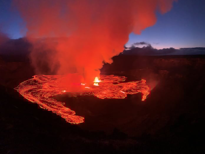 Hawaii'deki Kilauea Yanardağı lav püskürttü