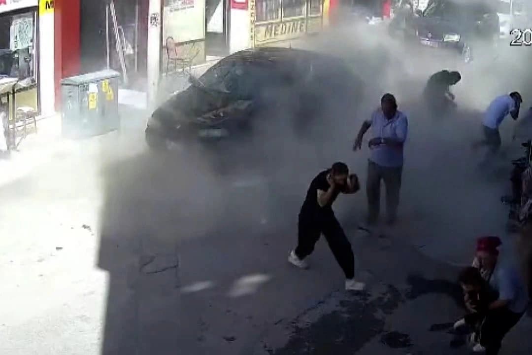 İş yerinde gaz sıkışması sonucu buzdolabı patladı