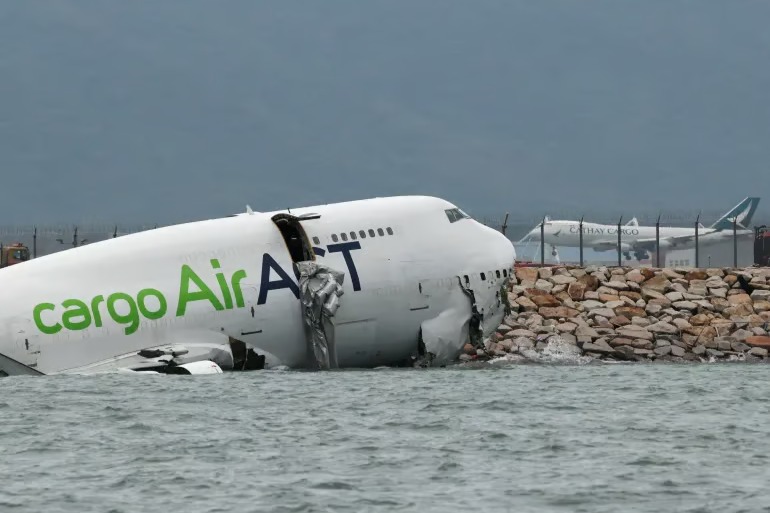 Cargo Plane Skids Off Runway in Hong Kong: 2 Dead