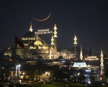 Ramazan hilali Süleymaniye Camii ile aynı karede