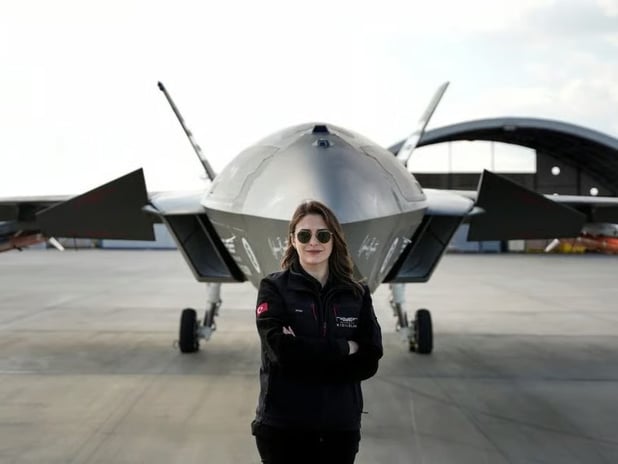 Türkiye'nin ilk insansız savaş uçağı KIZILELMA'nın kadın pilotu