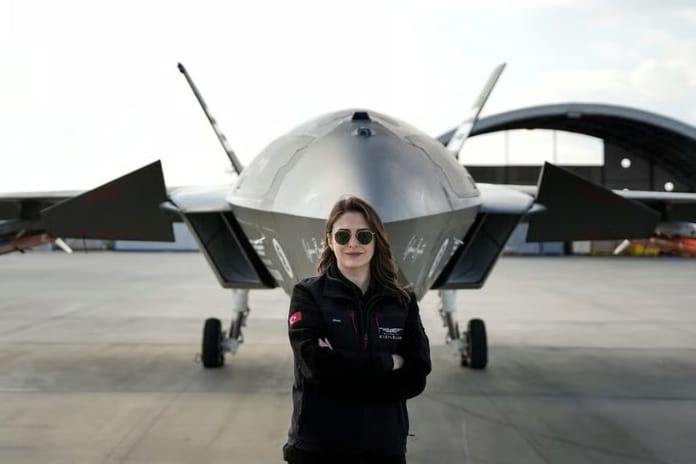 Türkiye'nin ilk insansız savaş uçağı KIZILELMA'nın kadın pilotu