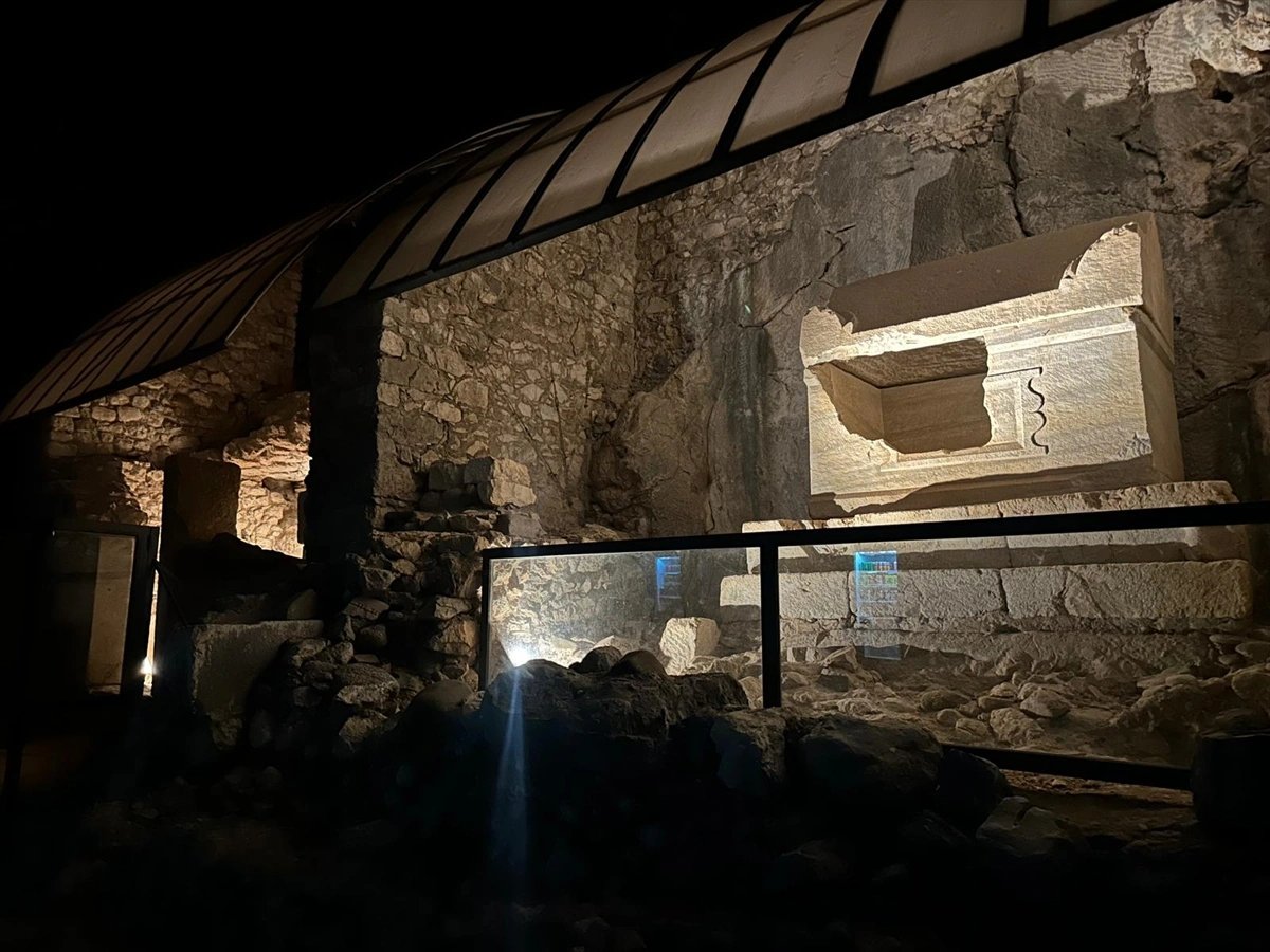 Antalya'nın antik mirası gece ışıklarıyla farklı bir ruh kazanıyor