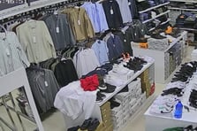 5.2 büyüklüğündeki deprem kameralara yansıdı