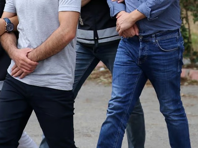 FETÖ operasyonlarında 10 subay/astsubay gözaltına alındı