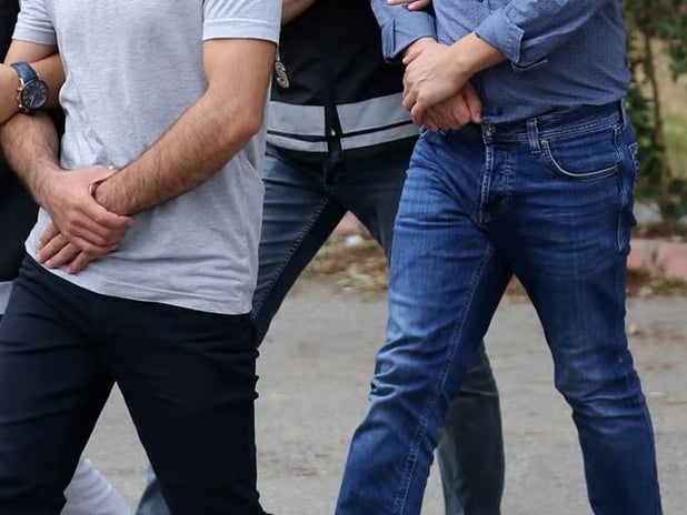 FETÖ operasyonlarında 10 subay/astsubay gözaltına alındı