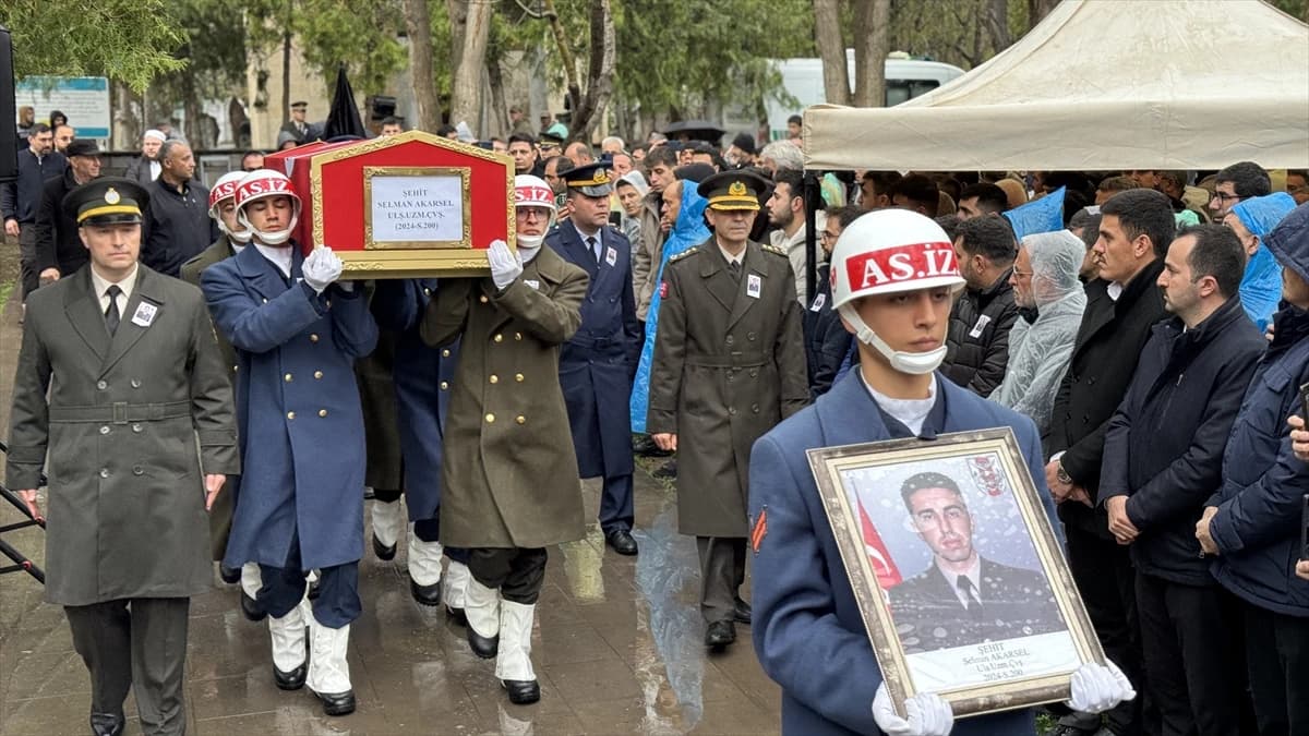 Ağrı'dan Konya'ya şehit ateşi düştü: Şehit Uzman Çavuş dualarla uğurlandı