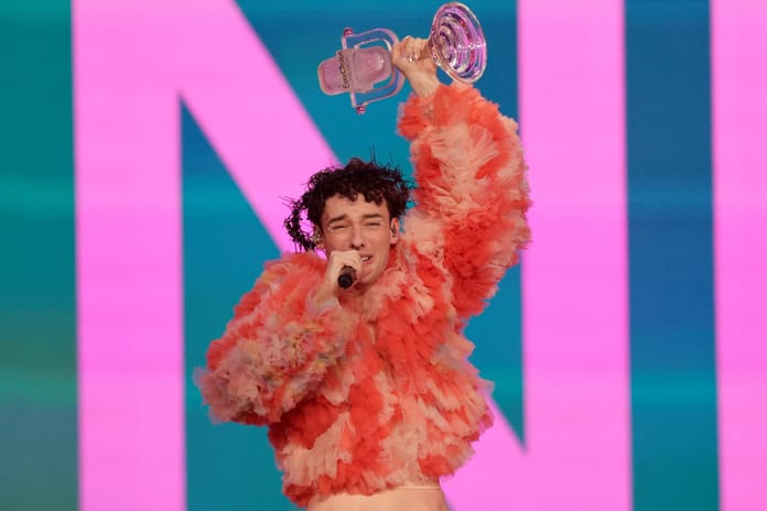 Eurovision şampiyonu Nemo İsrail kararı sonrası ödülünü iade ediyor