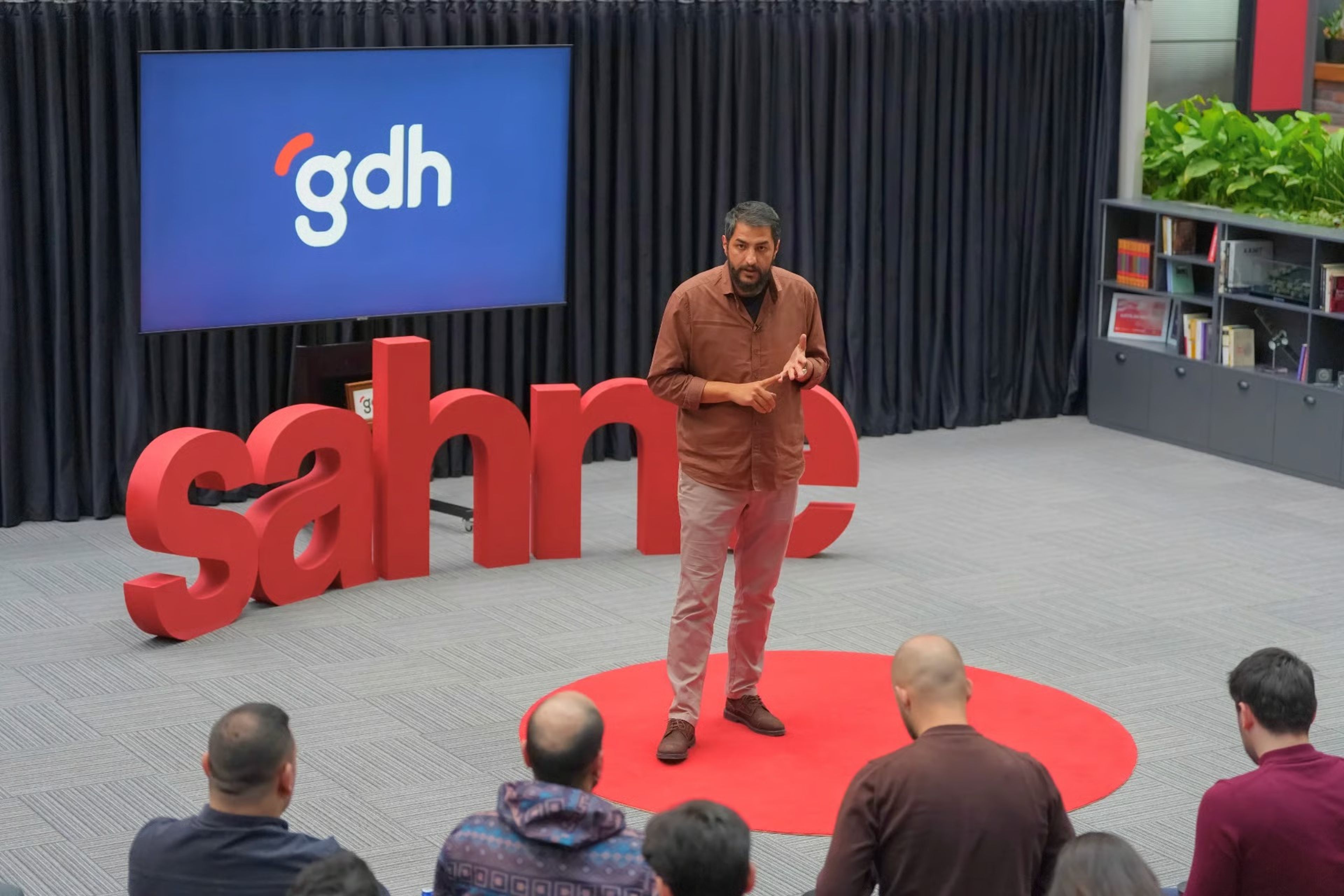 Dr. Altay Cem Meriç: Değerlerine saldırıldığında susan insan, bir 'insan posasına' dönüşür