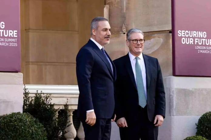 Arab News: Türkiye'nin artan küresel rolü ve İngiltere