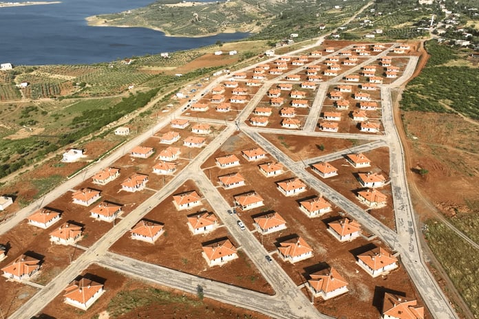Kahramanmaraş'ta göl manzaralı köy evleri tamamlandı