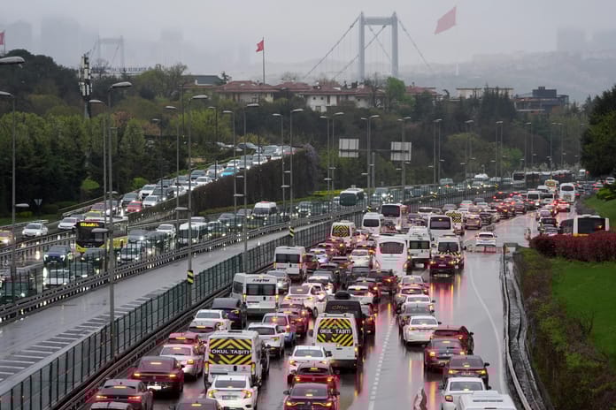 İstanbullular geçen yıl trafikte 105 saat kaybetti