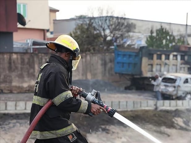 Nijerya’da 25 katlı binada çıkan yangında 5 kişi hayatını kaybetti