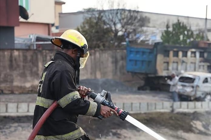 Nijerya’da 25 katlı binada çıkan yangında 5 kişi hayatını kaybetti