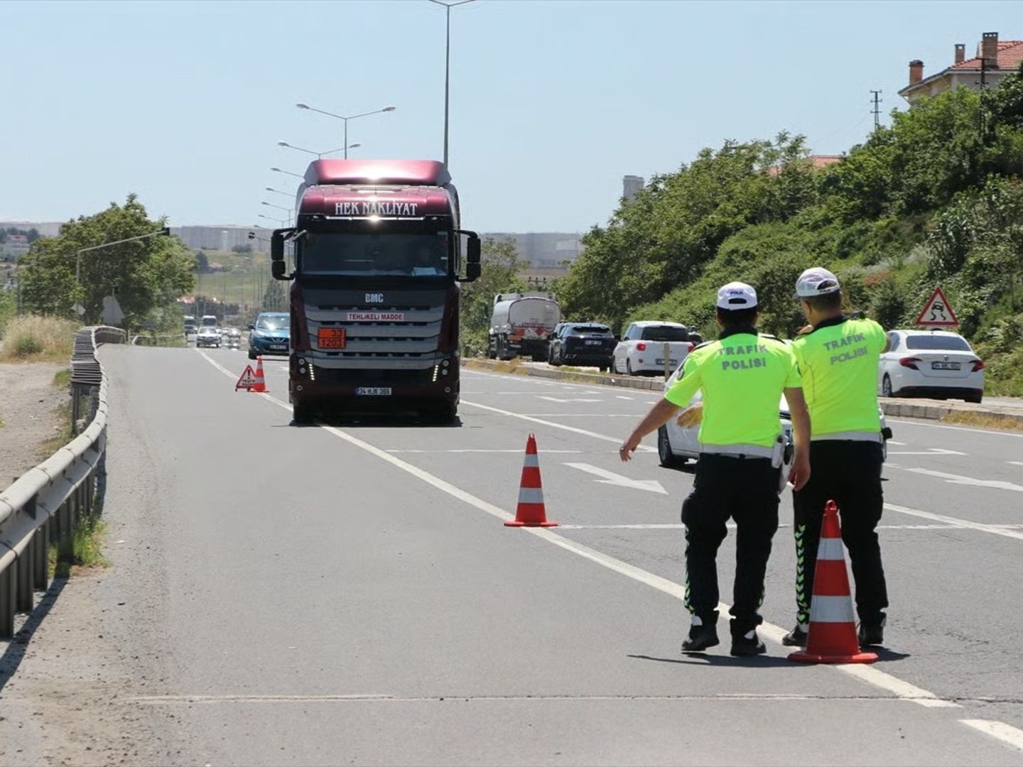 Tekirdağ'da bayram yoğunluğuna karşı ağır tonajlı araçlara İstanbul yönü kısıtlaması