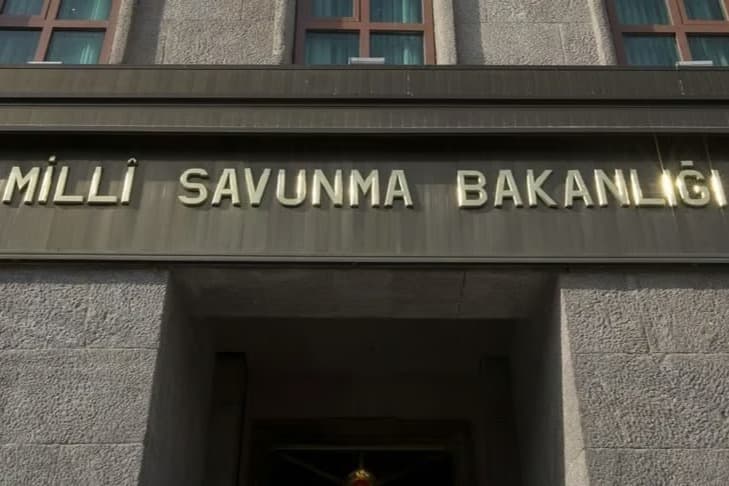 MSB'den Türk bayrağına yapılan saldırıyla ilgili açıklama: Organize bir provokasyon