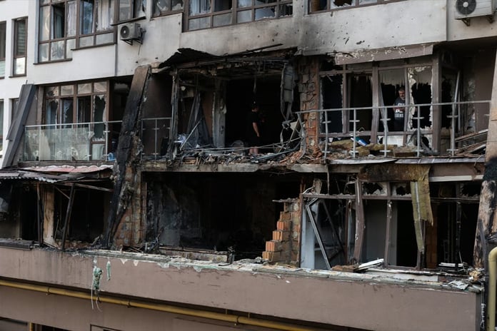 Rusya Kiev'de sivil yerleşim yerlerini vurdu: En az 6 ölü