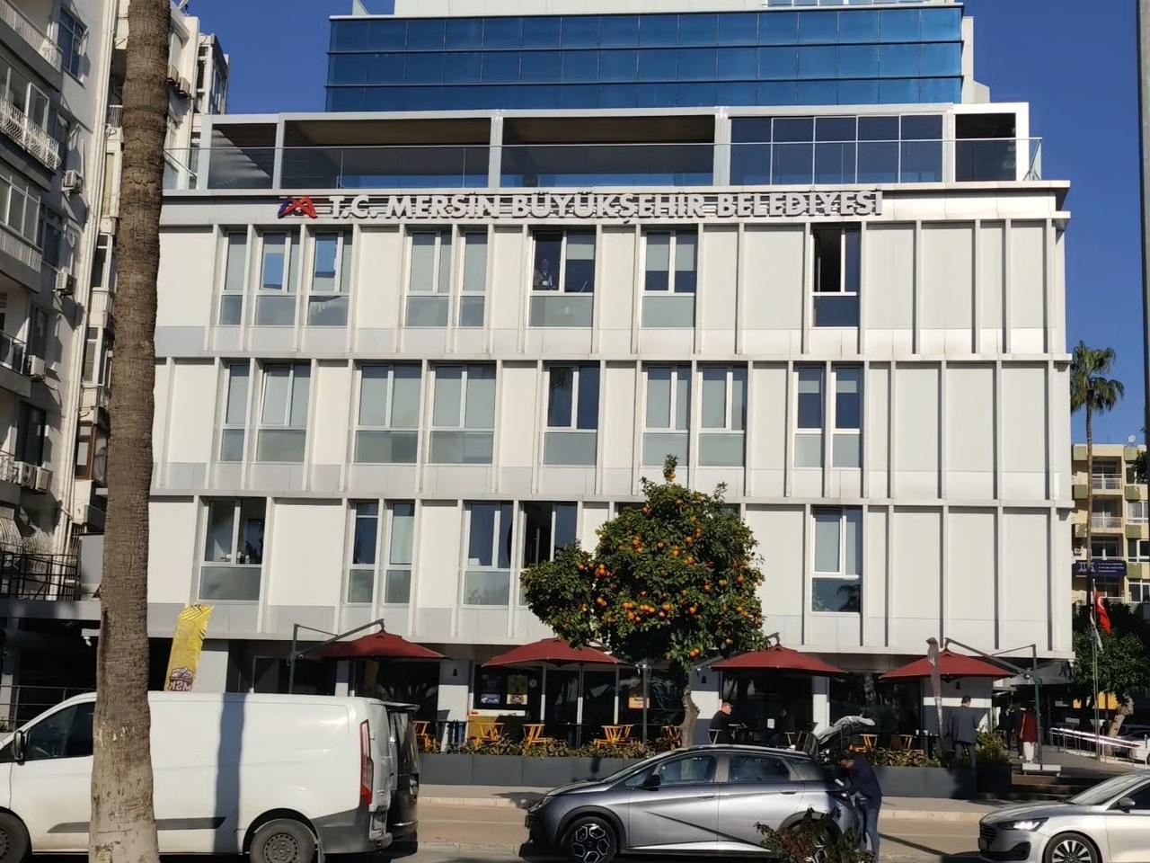 Mersin Büyükşehir Belediyesi'ne operasyon